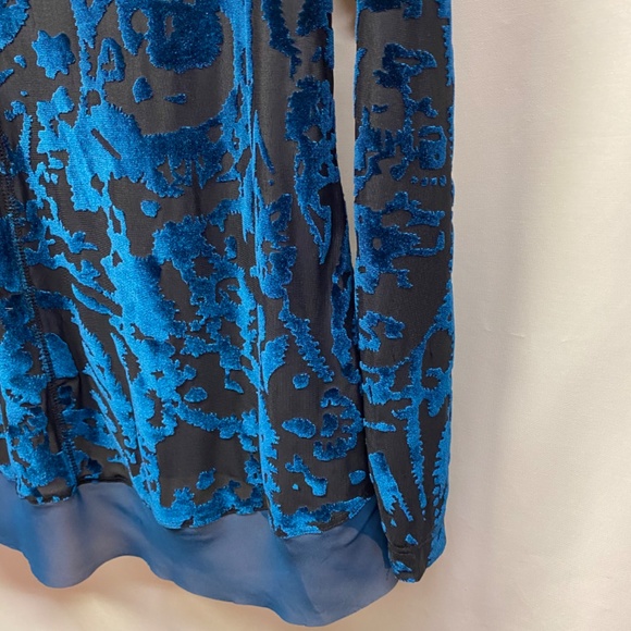 New Simply Vera Woman’s Aqua Blue Shear fancy top with Velvet, Medium - Picture 9 of 11